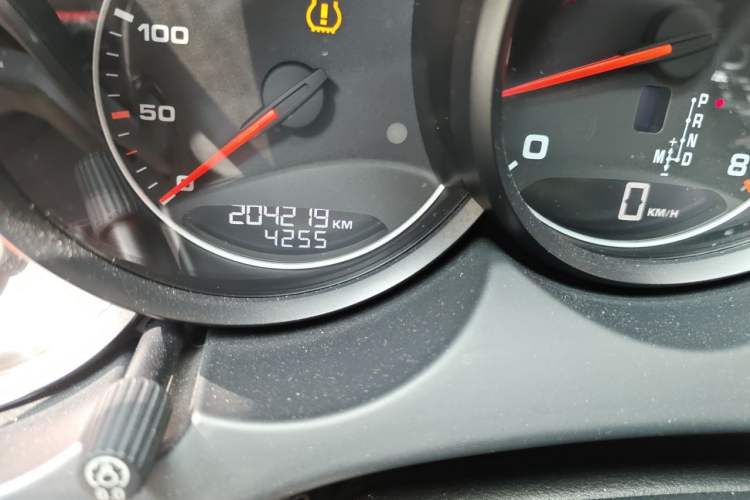 Used Porsche Cayenne 2014 Cayenne Platinum Edition 3.0T Odometer Close Up