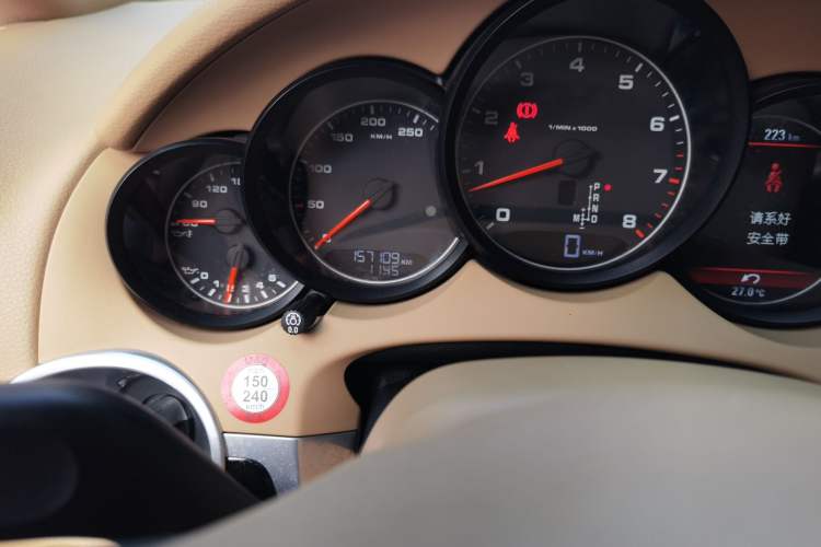 Used Porsche Cayenne 2014 Cayenne Platinum Edition 3.0T Odometer Close Up