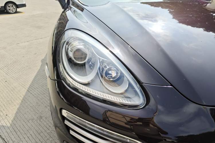 Used Porsche Cayenne 2014 Cayenne Platinum Edition 3.0T Right Front Headlight