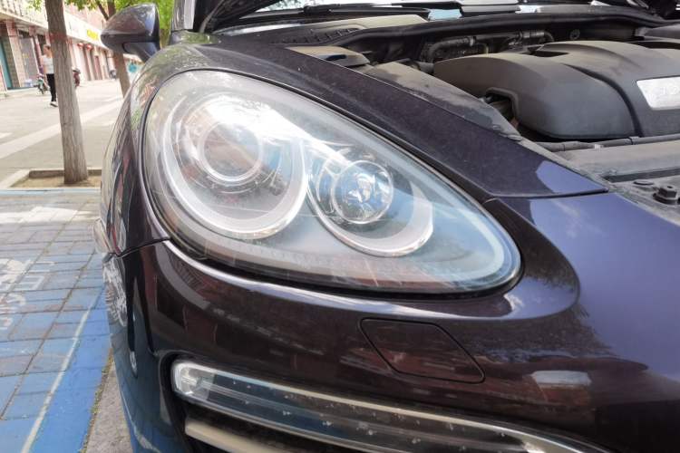 Used Porsche Cayenne 2014 Cayenne Platinum Edition 3.0T Right Front Headlight