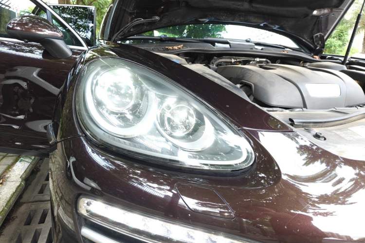 Used Porsche Cayenne 2014 Cayenne Platinum Edition 3.0T Right Front Headlight