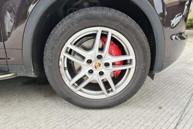 Used Porsche Cayenne 2014 Cayenne Platinum Edition 3.0T Right Front Wheel Hub
