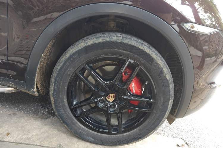 Used Porsche Cayenne 2014 Cayenne Platinum Edition 3.0T Right Front Wheel Hub