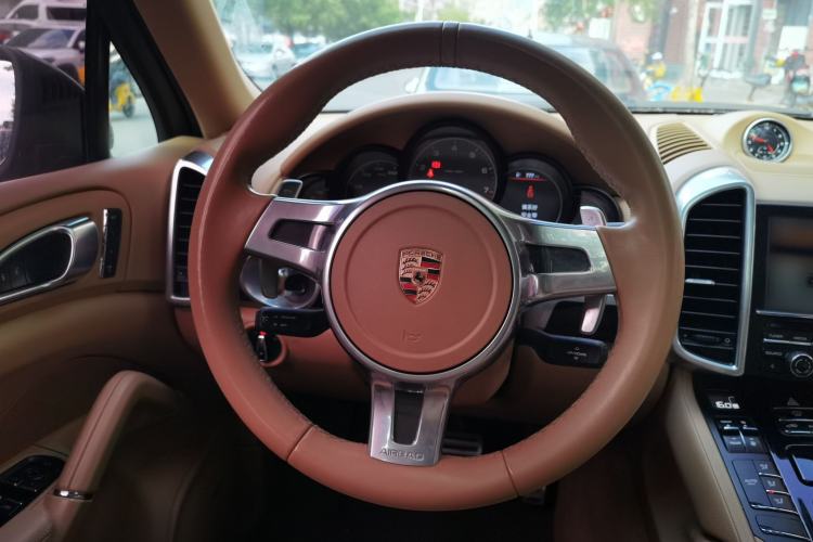 Used Porsche Cayenne 2014 Cayenne Platinum Edition 3.0T Steering Wheel