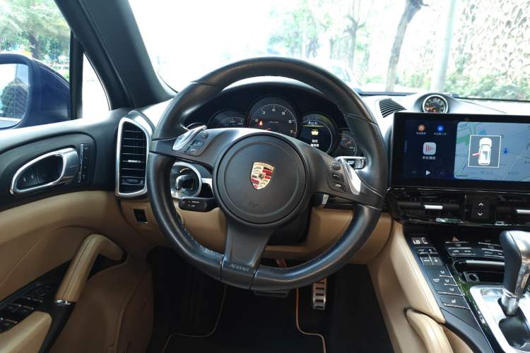 Used Porsche Cayenne 2014 Cayenne Platinum Edition 3.0T Steering Wheel