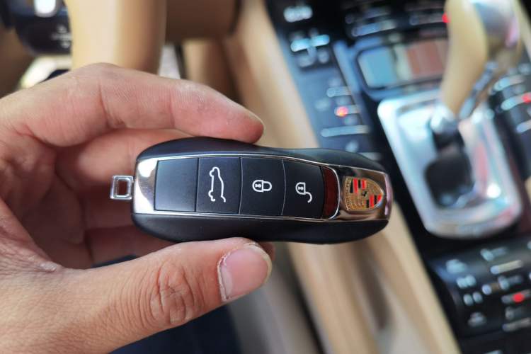 Used Porsche Cayenne 2014 Cayenne Platinum Edition 3.0T Vehicle Key