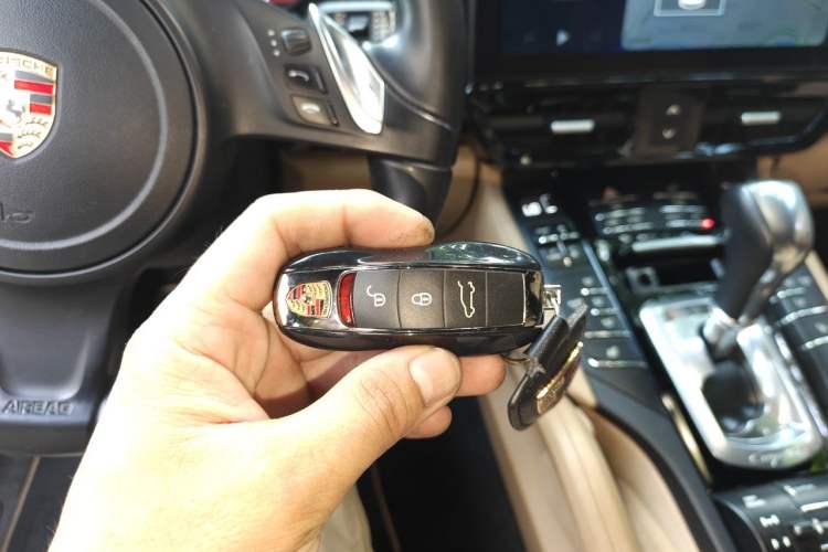 Used Porsche Cayenne 2014 Cayenne Platinum Edition 3.0T Vehicle Key