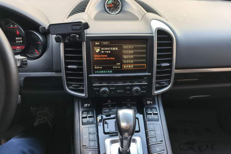 Used Porsche Cayenne 2014 Cayenne Platinum Edition 3.0T Audio And AC Panel