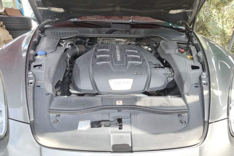 Used Porsche Cayenne  Engine Bay