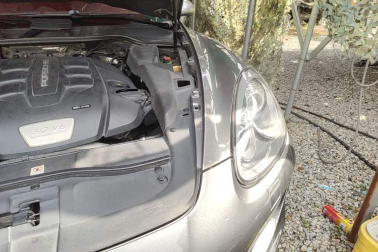 Used Porsche Cayenne  Engine Bay Left
