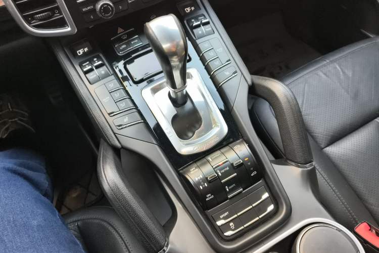 Used Porsche Cayenne 2014 Cayenne Platinum Edition 3.0T Gear Lever