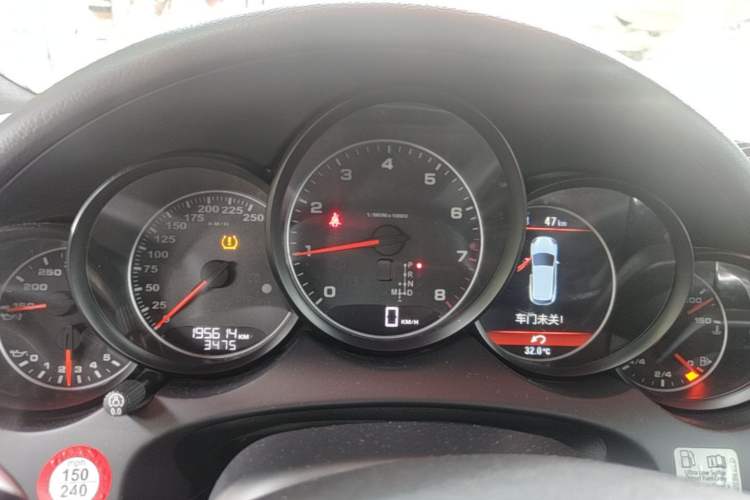Used Porsche Cayenne  Instrument Cluster