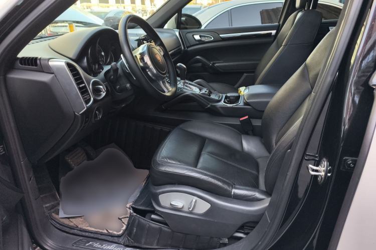Used Porsche Cayenne 2014 Cayenne Platinum Edition 3.0T Left Front Seat