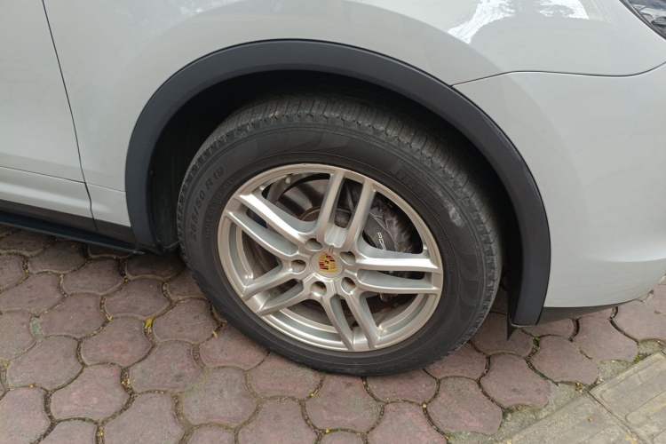 Used Porsche Cayenne  Right Front Wheel Hub