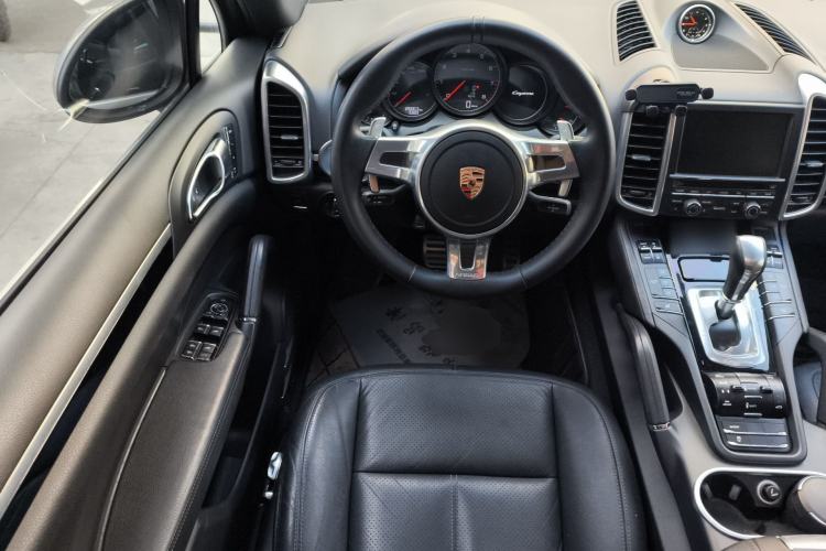 Used Porsche Cayenne 2014 Cayenne Platinum Edition 3.0T Steering Wheel
