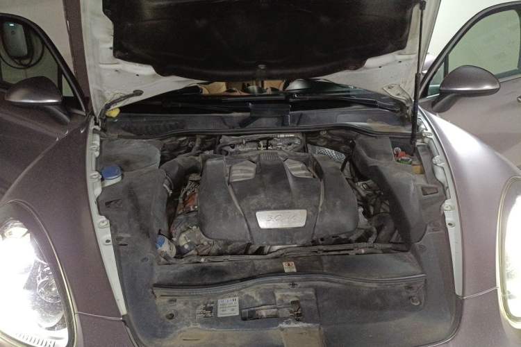 Used Porsche Cayenne 2014 Cayenne Platinum Edition 3.0T Engine Bay