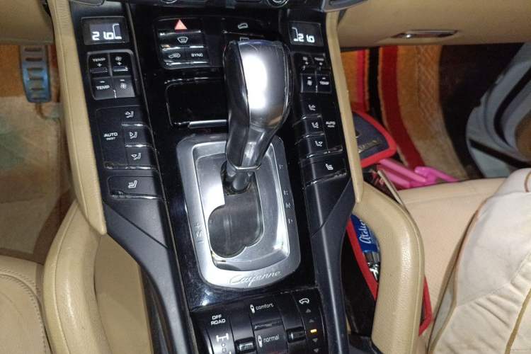 Used Porsche Cayenne 2014 Cayenne Platinum Edition 3.0T Gear Lever