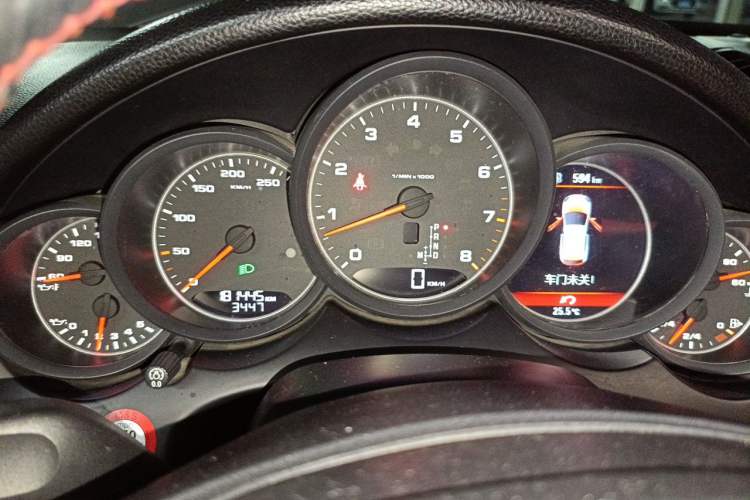 Used Porsche Cayenne 2014 Cayenne Platinum Edition 3.0T Instrument Cluster