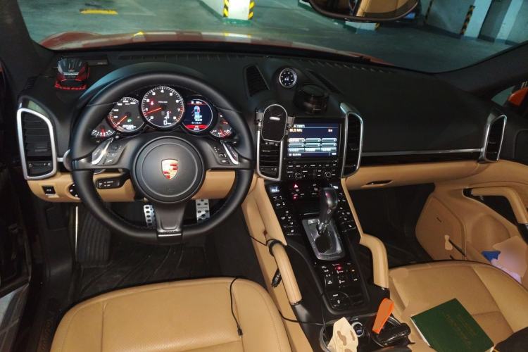 Used Porsche Cayenne 2014 Cayenne Platinum Edition 3.0T Center Console