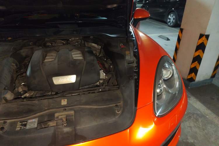 Used Porsche Cayenne 2014 Cayenne Platinum Edition 3.0T Engine Bay Left