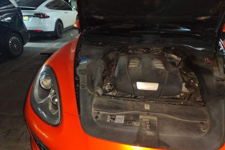 Used Porsche Cayenne 2014 Cayenne Platinum Edition 3.0T Engine Bay Right