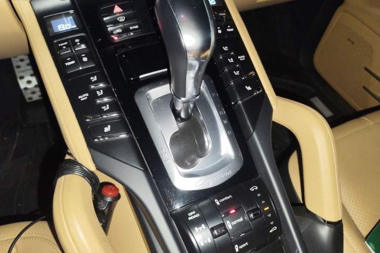 Used Porsche Cayenne 2014 Cayenne Platinum Edition 3.0T Gear Lever