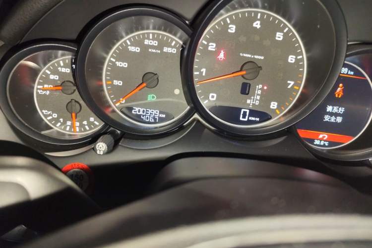 Used Porsche Cayenne 2014 Cayenne Platinum Edition 3.0T Odometer Close Up