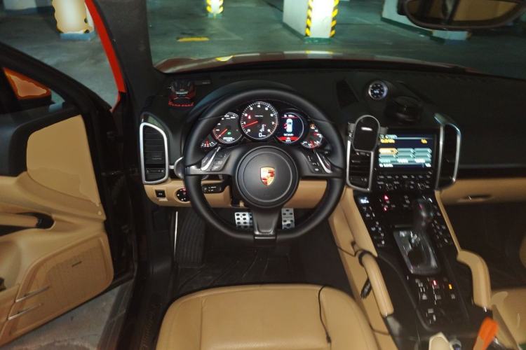 Used Porsche Cayenne 2014 Cayenne Platinum Edition 3.0T Steering Wheel