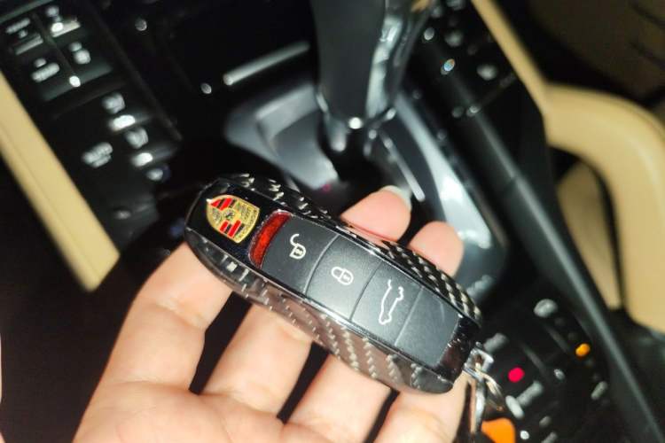 Used Porsche Cayenne 2014 Cayenne Platinum Edition 3.0T Vehicle Key