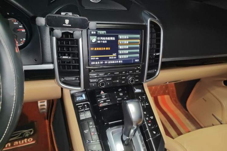 Used Porsche Cayenne 2014 Cayenne Platinum Edition 3.0T Audio And AC Panel