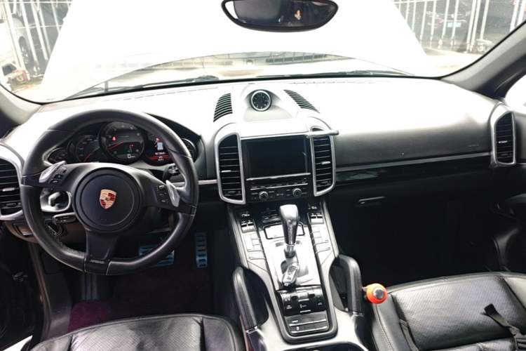 Used Porsche Cayenne 2014 Cayenne Platinum Edition 3.0T Center Console