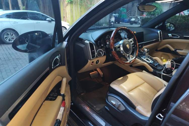 Used Porsche Cayenne 2014 Cayenne Platinum Edition 3.0T Driver Seat