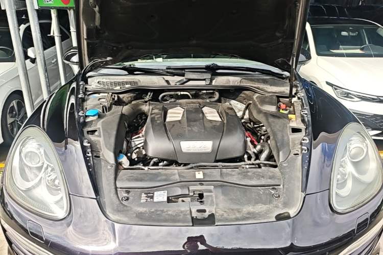 Used Porsche Cayenne 2014 Cayenne Platinum Edition 3.0T Engine Bay