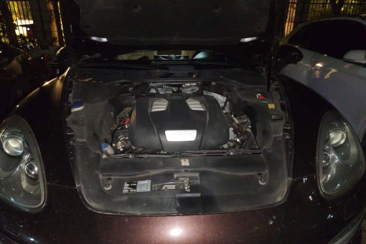 Used Porsche Cayenne 2014 Cayenne Platinum Edition 3.0T Engine Bay