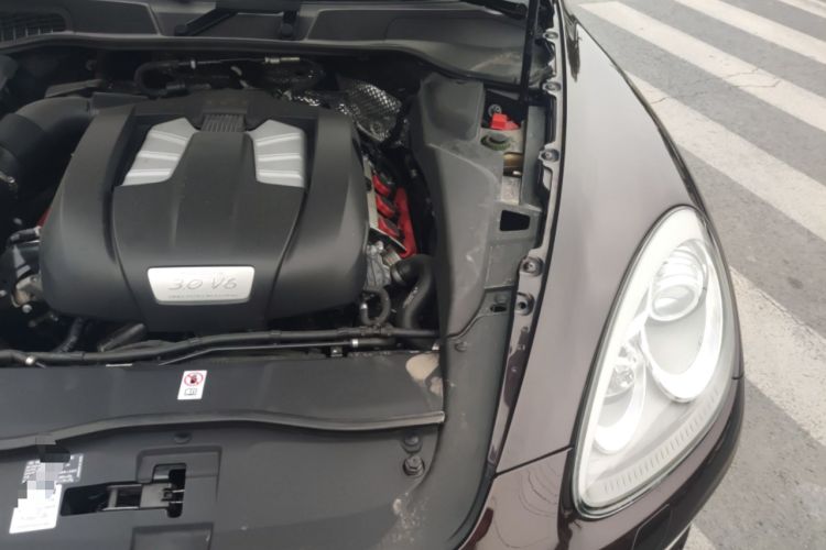 Used Porsche Cayenne 2014 Cayenne Platinum Edition 3.0T Engine Bay Left