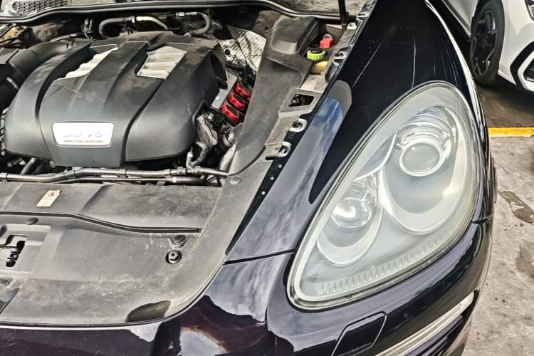 Used Porsche Cayenne 2014 Cayenne Platinum Edition 3.0T Engine Bay Left