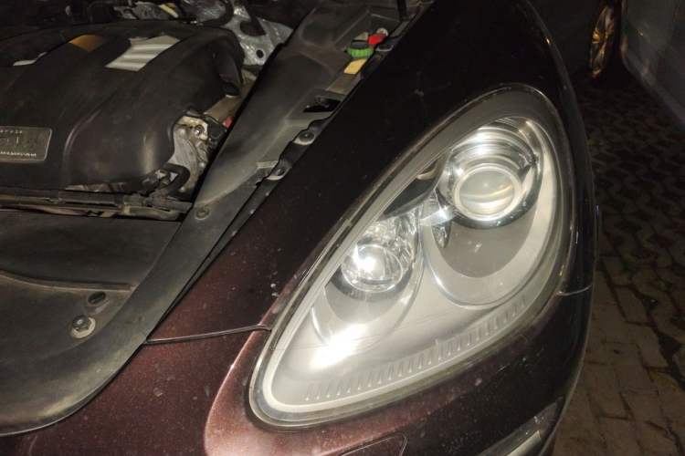 Used Porsche Cayenne 2014 Cayenne Platinum Edition 3.0T Engine Bay Left