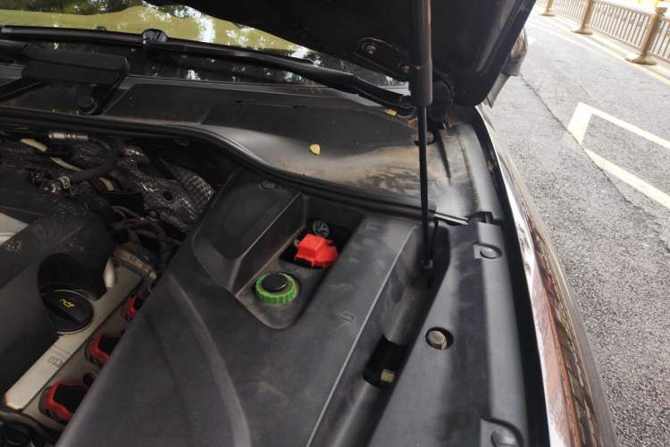 Used Porsche Cayenne 2014 Cayenne Platinum Edition 3.0T Engine Bay Left