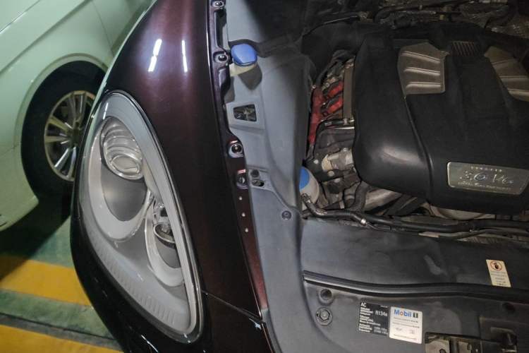 Used Porsche Cayenne 2014 Cayenne Platinum Edition 3.0T Engine Bay Right