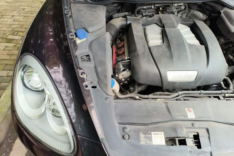 Used Porsche Cayenne 2014 Cayenne Platinum Edition 3.0T Engine Bay Right