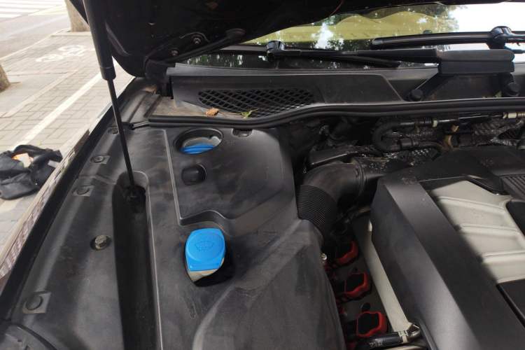 Used Porsche Cayenne 2014 Cayenne Platinum Edition 3.0T Engine Bay Right