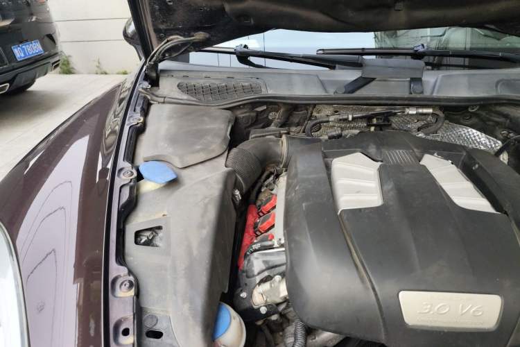 Used Porsche Cayenne 2014 Cayenne Platinum Edition 3.0T Engine Bay Right