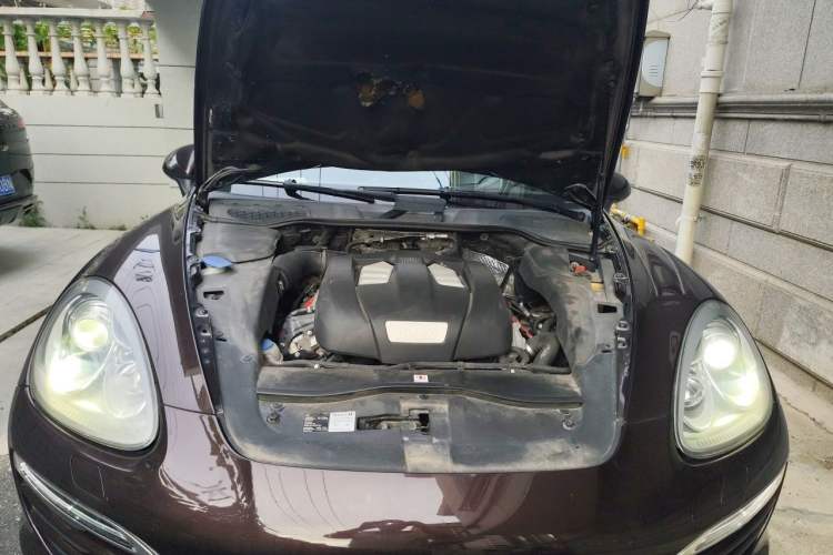 Used Porsche Cayenne 2014 Cayenne Platinum Edition 3.0T Engine Bay