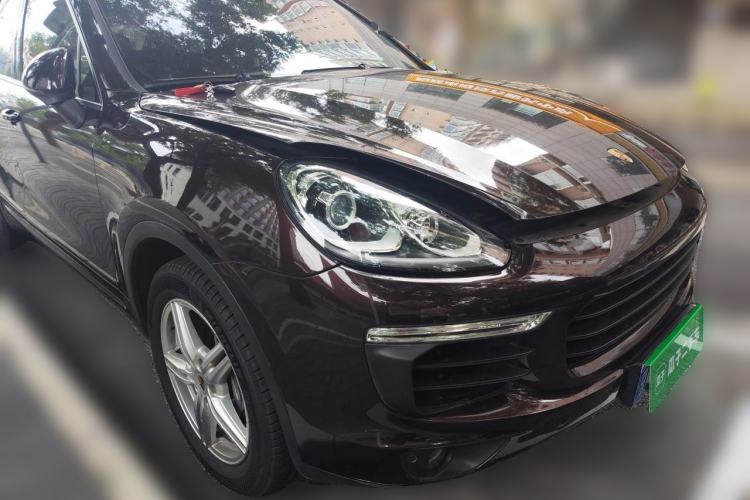 Used Porsche Cayenne 2014 Cayenne Platinum Edition 3.0T Front Right 45 Deg