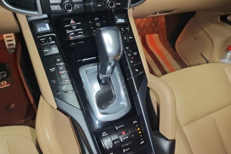 Used Porsche Cayenne 2014 Cayenne Platinum Edition 3.0T Gear Lever