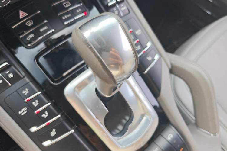 Used Porsche Cayenne 2014 Cayenne Platinum Edition 3.0T Gear Lever