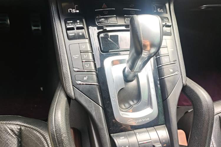 Used Porsche Cayenne 2014 Cayenne Platinum Edition 3.0T Gear Lever