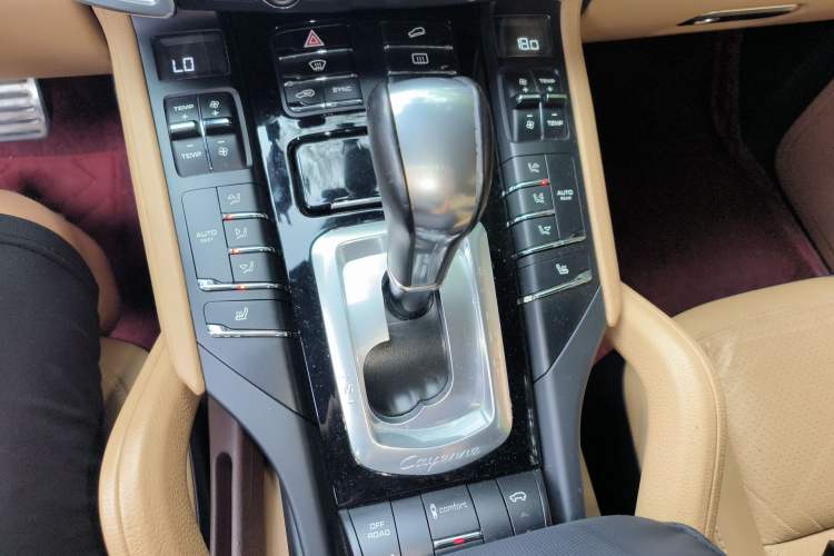 Used Porsche Cayenne 2014 Cayenne Platinum Edition 3.0T Gear Lever