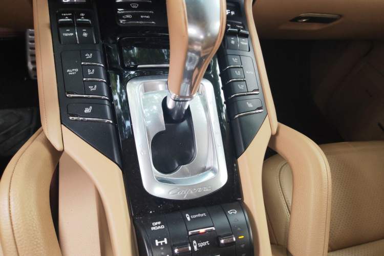 Used Porsche Cayenne 2014 Cayenne Platinum Edition 3.0T Gear Lever