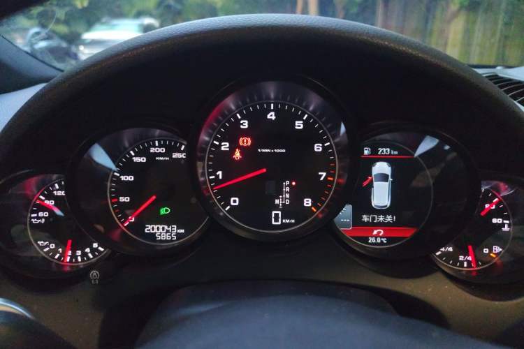 Used Porsche Cayenne 2014 Cayenne Platinum Edition 3.0T Instrument Cluster